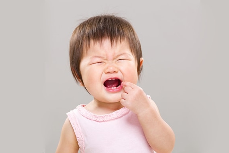 Trẻ bị sốt mọc răng và những điều cần biết